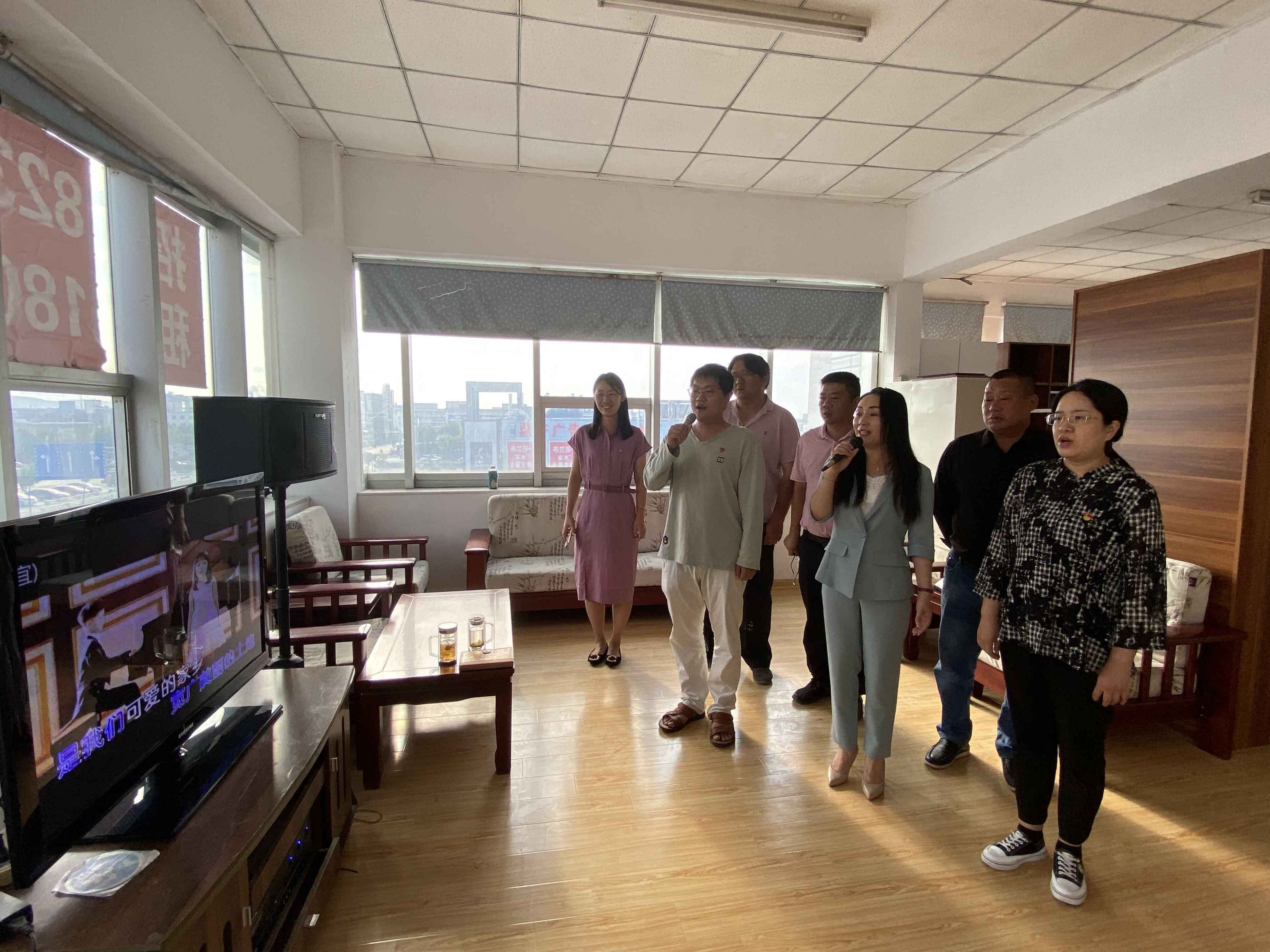 开展红歌、司歌传唱 开展红歌、司歌传唱